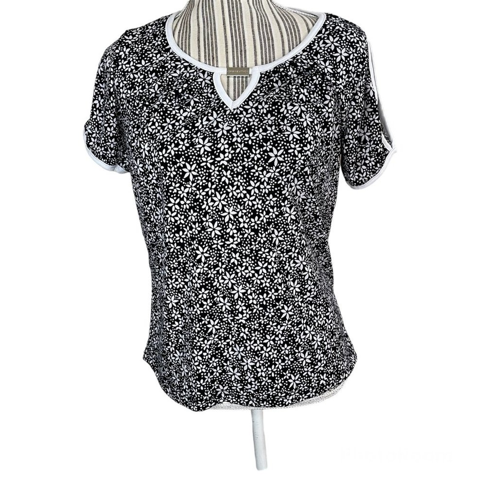 New Adrienne Vittadini Floral Keyhole Cold Shoulder Black White Shirt Size S